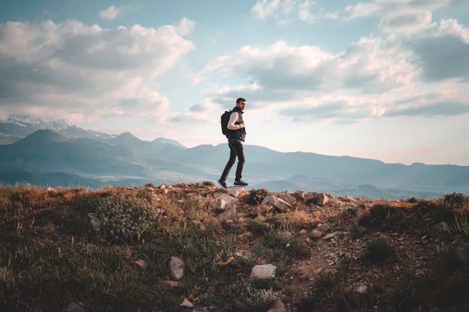 Satellite Communicator Buying Mistakes: Garmin vs Zoleo for Remote Treks